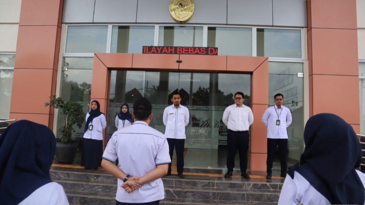 Hakim Baru PA Gedong Tataan, YM Ramadien Akbar Husein, Lc., Pimpin Apel Pagi Perdana: Bangun Silaturahmi dan Kedekatan Antar Aparatur