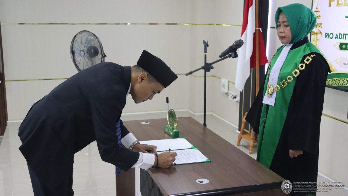 Resmi Dilantik, Rio Aditya Nugraha, S.I.Kom Mengemban Amanah sebagai Jurusita Pengadilan Agama Gedong Tataan