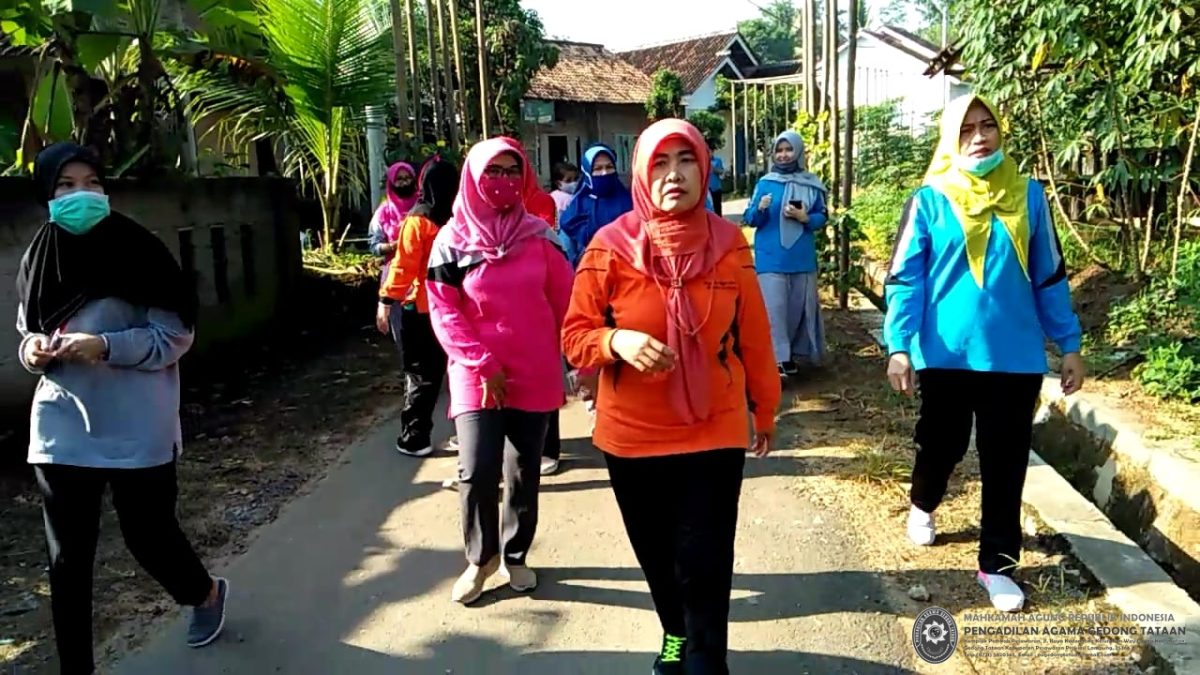 Tingkatkan Imunitas, PA Gedong Tataan Adakan Jalan Sehat